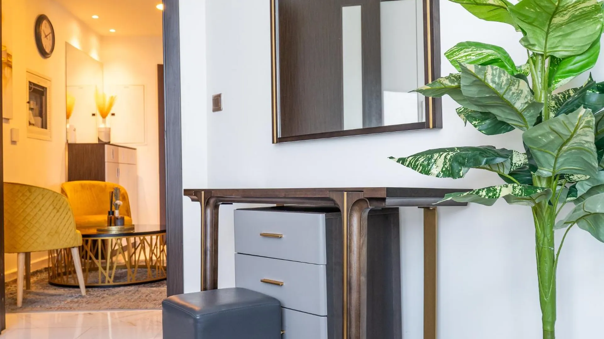 Heaven Crest Vacation Homes Business Bay Canal View - Luxury 2 Bedroom Suite With Free Parking, Wi-Fi, Gym And Pool Dubaï 0*,  Émirats arabes unis